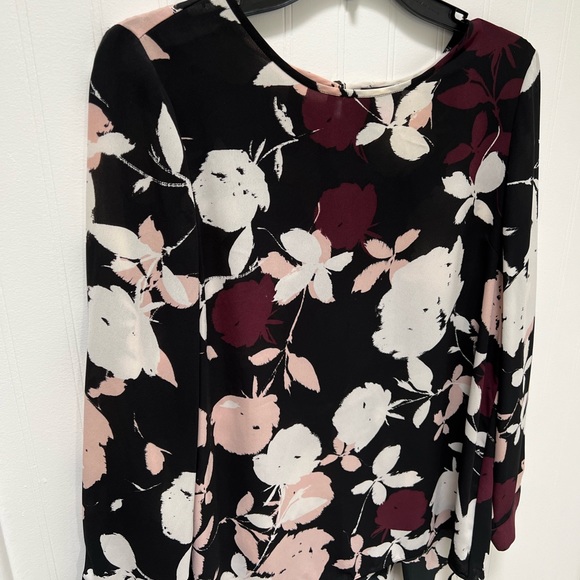 Vince Camuto Floral Blouse Pleat Back High Low Top - Picture 4 of 10